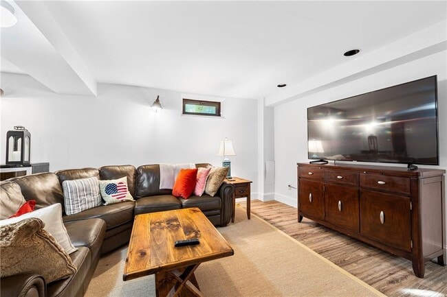 Building Photo - 138 Carroll Ave