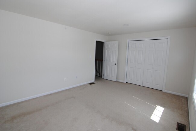 Building Photo - 31 Overlook Cir