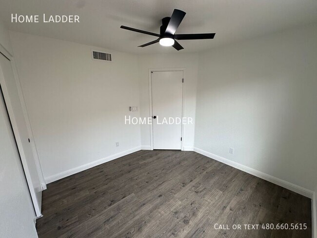 Building Photo - 2640 E Mallory St