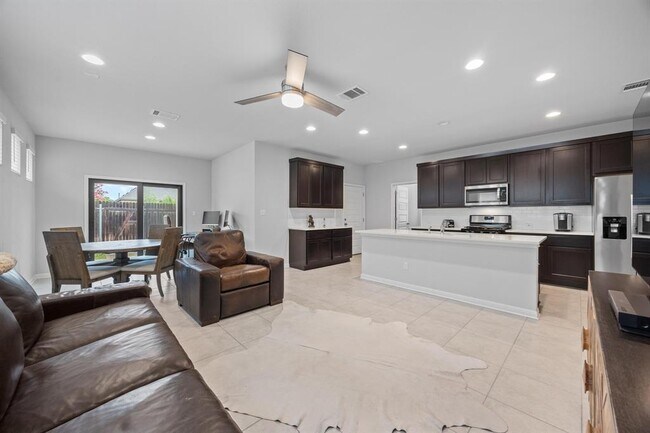 Building Photo - 2424 Pecan Island Dr