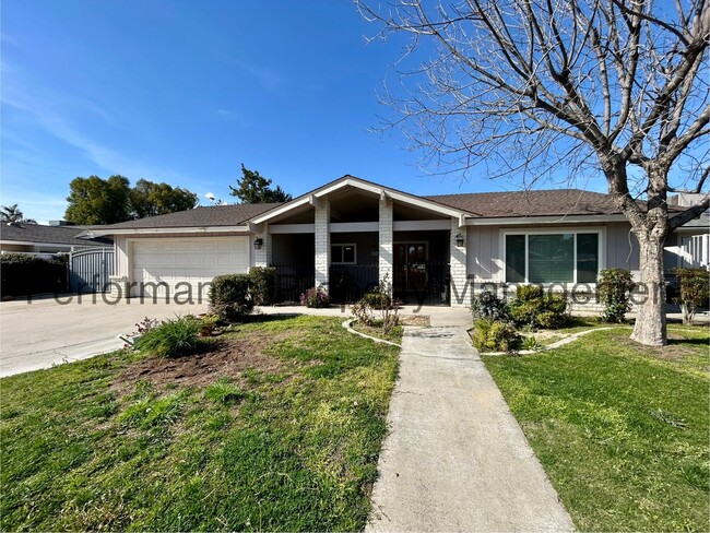 Primary Photo - Cozy 3 Bed/2 Bath SW Bakersfield Home w/ P...