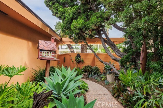 Building Photo - 52 Balboa Coves