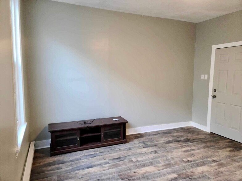 Studio - 1617 N 18th St