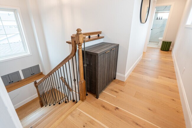 Building Photo - 661 Hampshire Ave