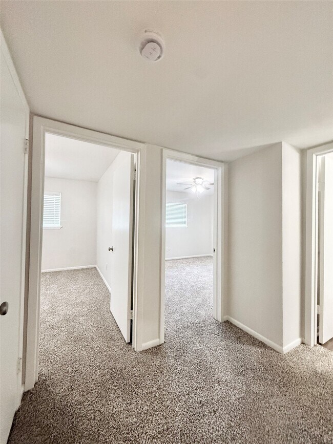 Building Photo - 321 E Cedar St