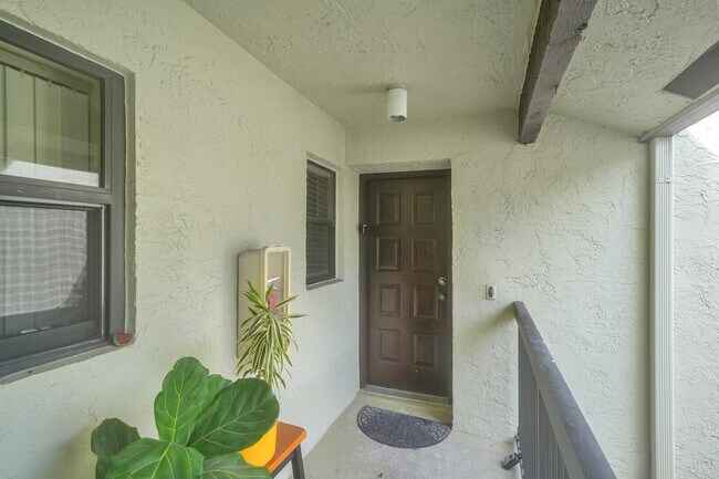 Building Photo - 3287 Cocoplum Cir