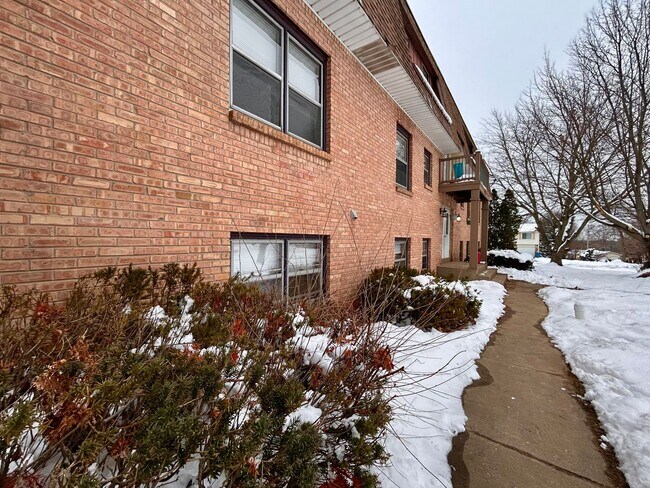Building Photo - Two Bedroom Apartment in Walker - $400 Off Move-in by 2/15!