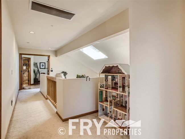 Building Photo - Luxury Rental in Beautiful Colorado Foothills
