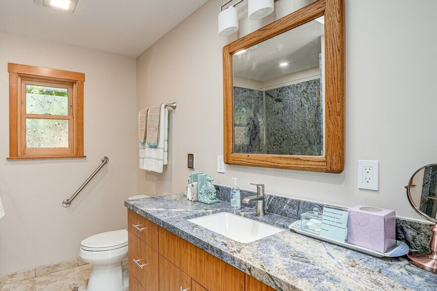 Building Photo - 2822 Van Buren St