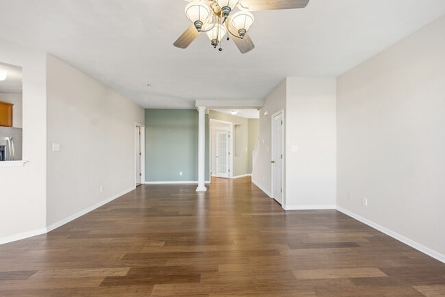 Building Photo - 5456 Summer Crescent