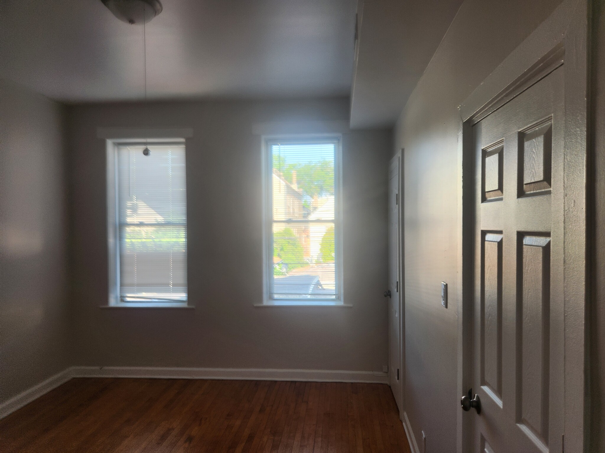 Living Room - 2326 S Homan Ave