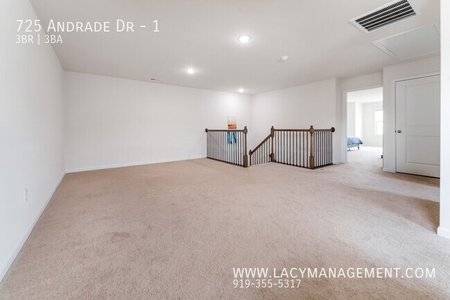 Building Photo - 725 Andrade Dr
