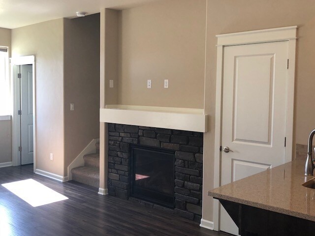 Building Photo - 3 Bedroom / 2.5 Bathroom - Pahlisch Homes ...