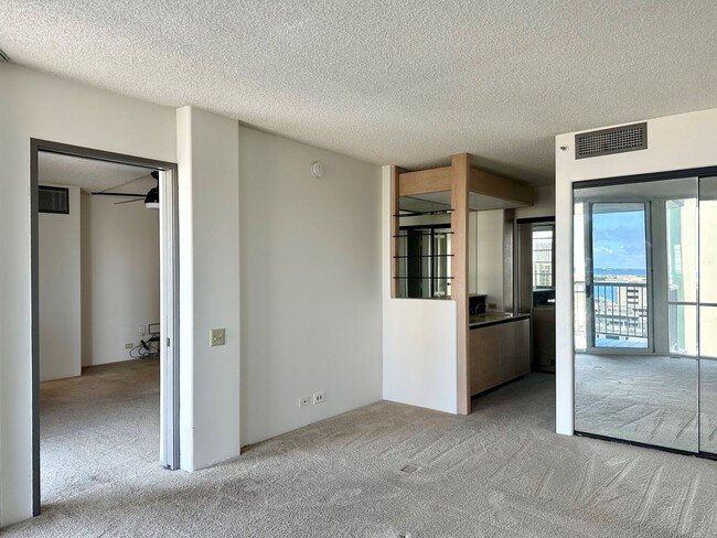 Building Photo - Honolulu Park Place - 2BR/2BA/Tandem Parking