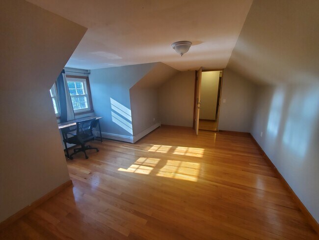 Building Photo - 36 N Maple St