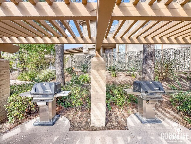 Building Photo - Modern Living with Clean Amenities