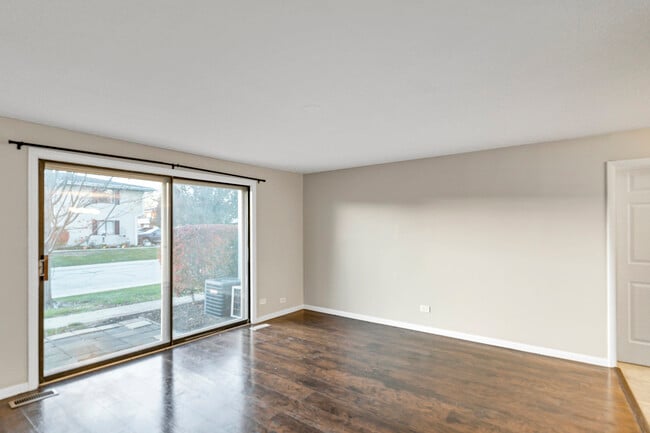 Building Photo - 1321 Yarmouth Ct