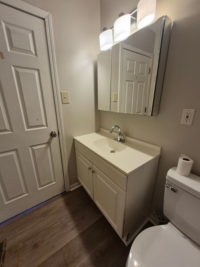 Building Photo - Cozy 4 Bedroom Kettering Home