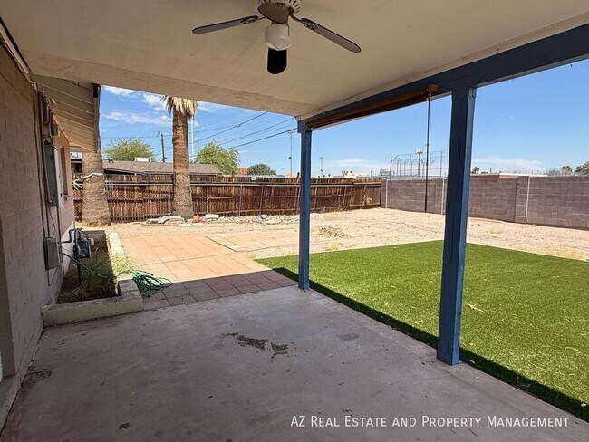 Building Photo - 1725 S Farmer Ave