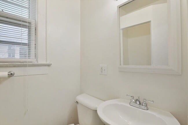 Building Photo - Central Campus - Newly renovated 4 Bedroom 2 Bathroom House