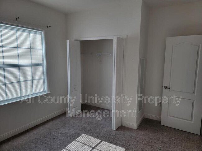 Building Photo - 2128 NW 247th Dr