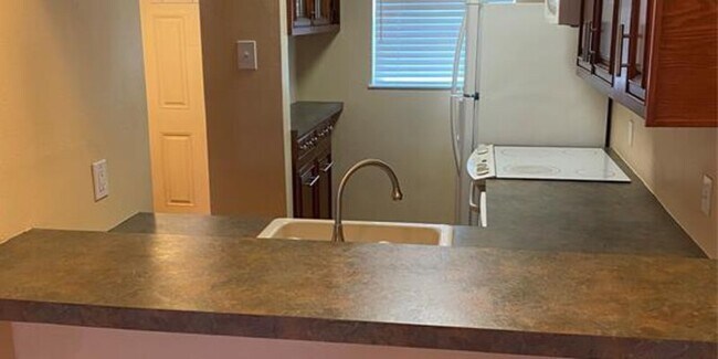 Primary Photo - Bay Colony Townhomes