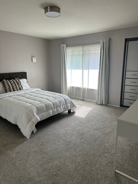 Building Photo - 3312 Caminito Eastbluff