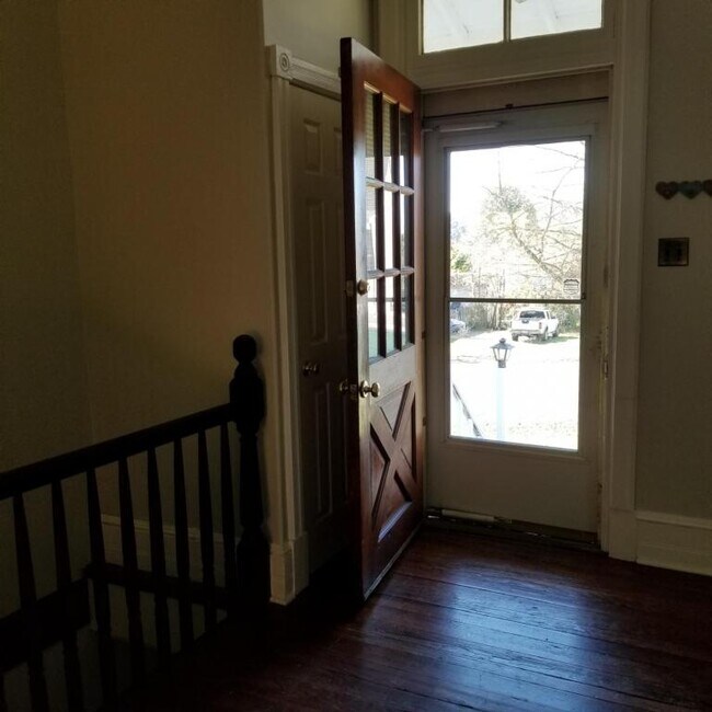 Building Photo - 2424 Birch Ave