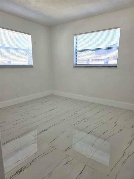 Building Photo - 364 NW 2nd Ct