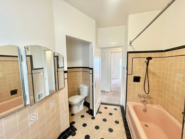 Building Photo - Westwood Park - Stunning 4BR+ / 2 BA Home ...