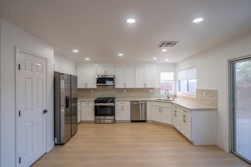 Building Photo - 504 Lacabana Beach Drive