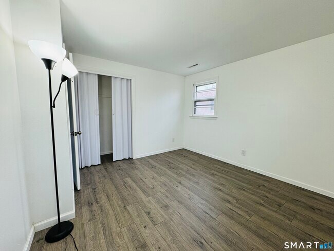 Building Photo - 50 Wood St