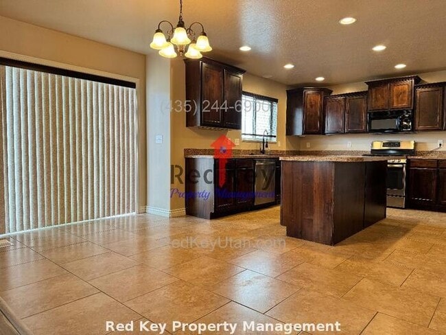 Building Photo - 770 N Single Family Home