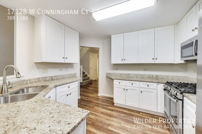 Building Photo - 17128 W Cunningham Ct