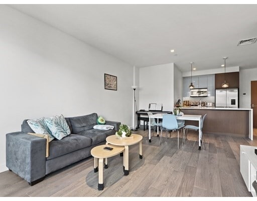 Building Photo - 375 Canal St