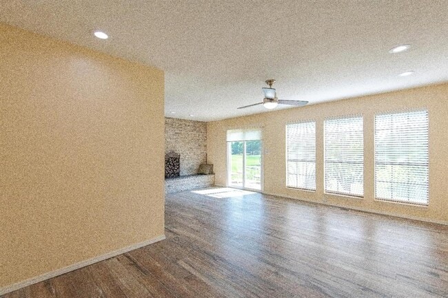 Building Photo - 613 Doe Trail