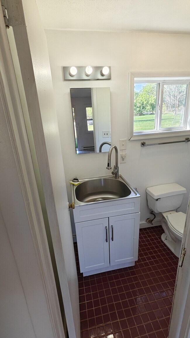 Building Photo - Hideout Rooms