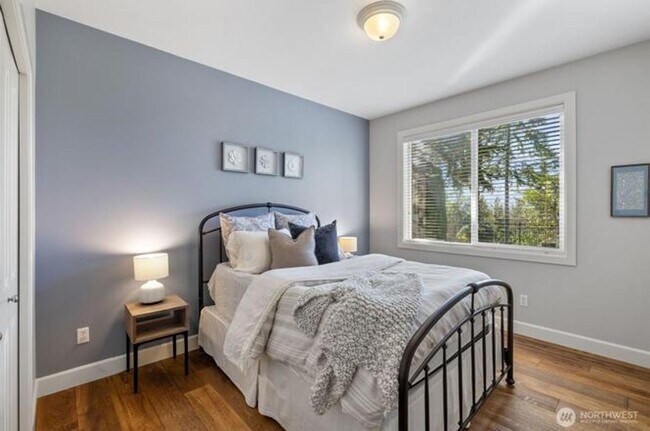 Building Photo - Luxury Living in sought after Sterling Woods