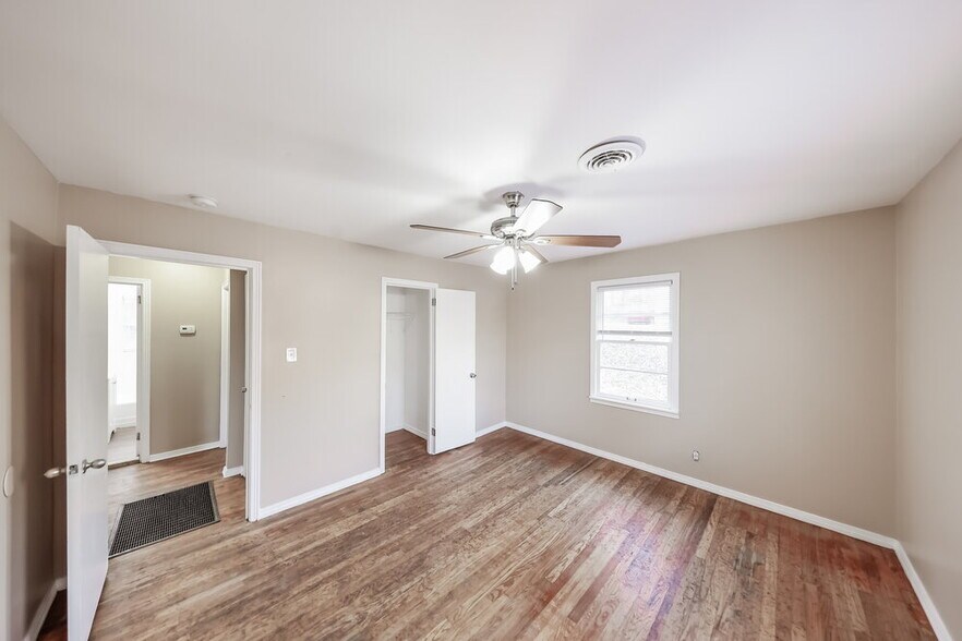 Building Photo - 2568 Forestdale Blvd