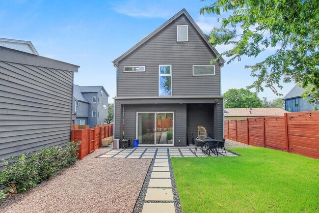 Building Photo - 2502 Southland Dr