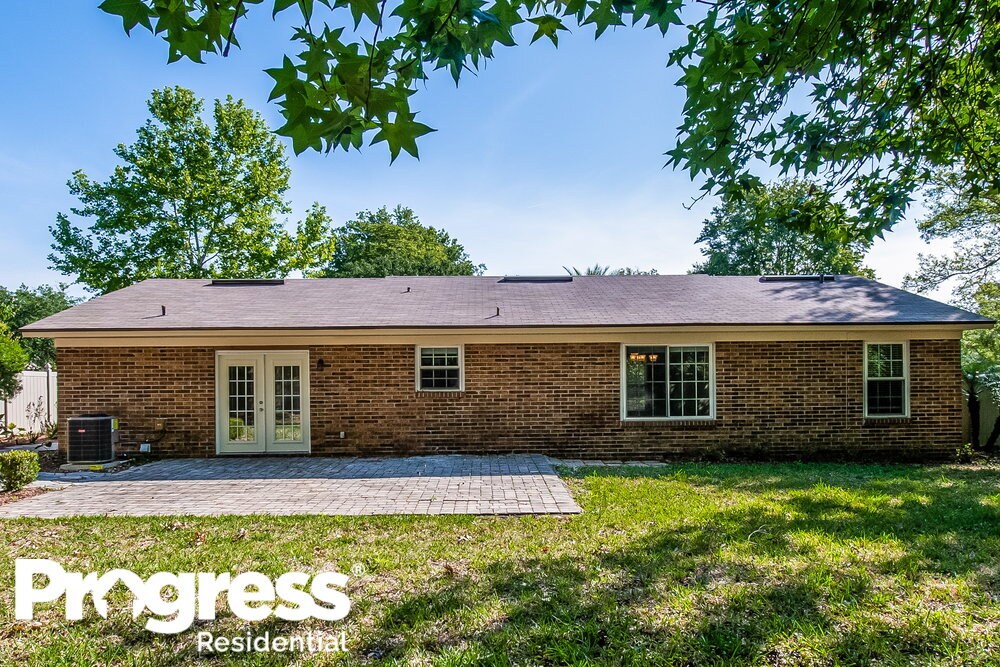 Building Photo - 2383 Dundee Ct E