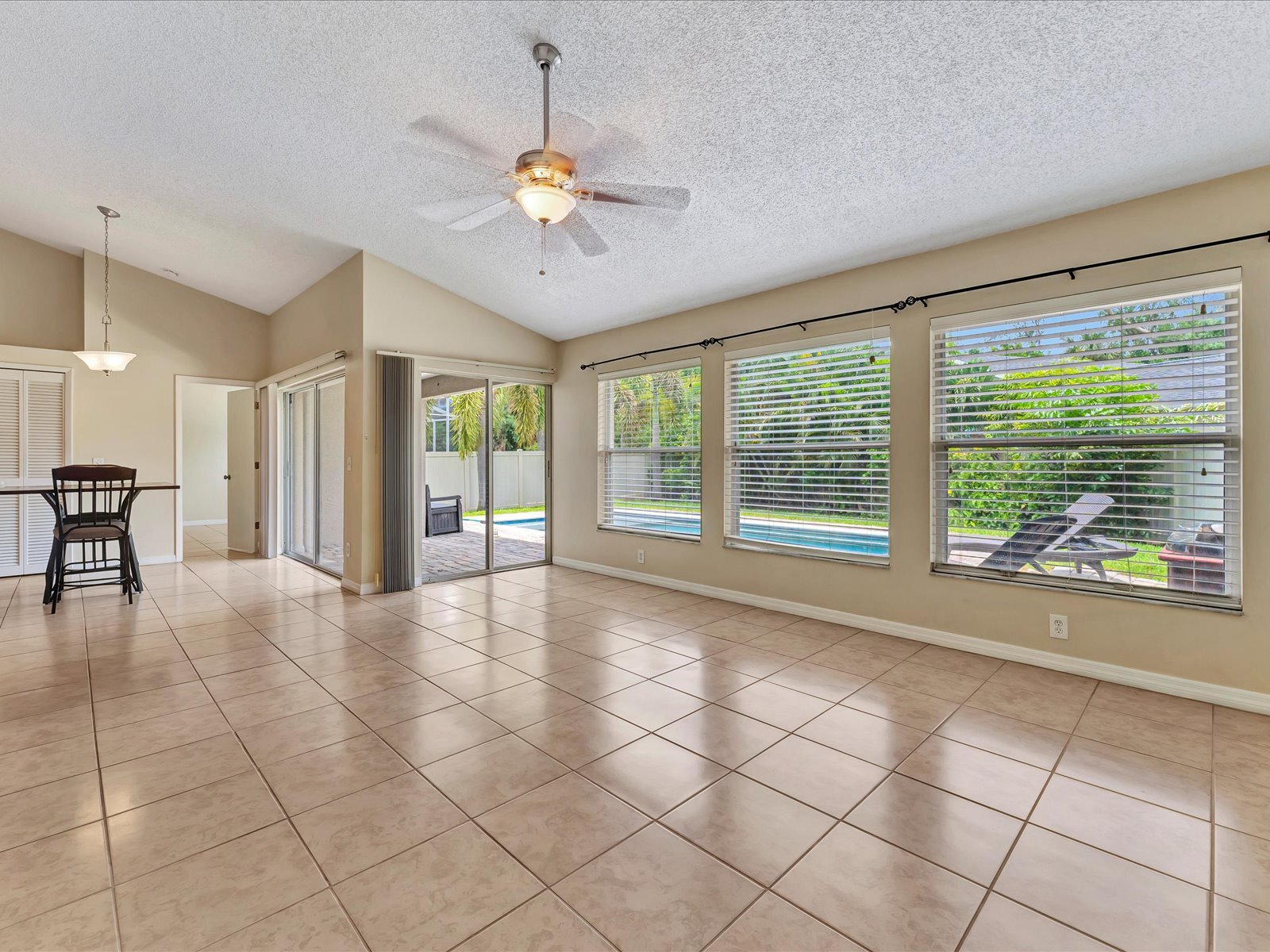 Living room - 5105 39th St W