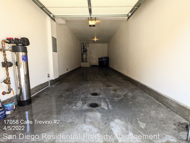 Building Photo - 2 br, 3 bath House - 17058 Calle Trevino U...
