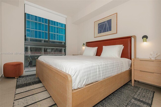 Building Photo - 11 NE 6th St