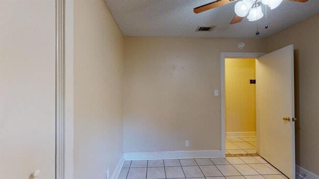 Building Photo - 9104 Quail Creek Dr