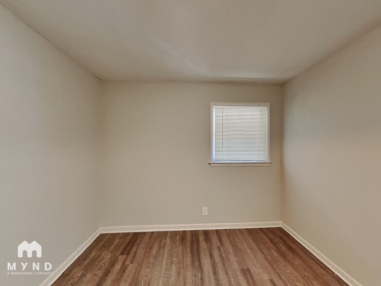 Building Photo - 2731 Carriage Ln