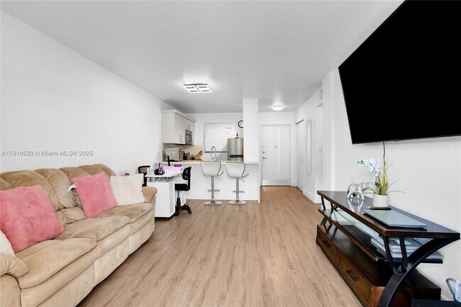 Building Photo - 6200 W Flagler St