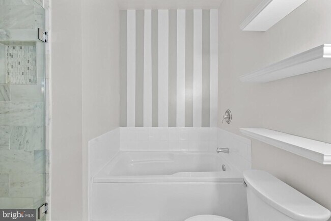Building Photo - 4951 Brenman Park Dr