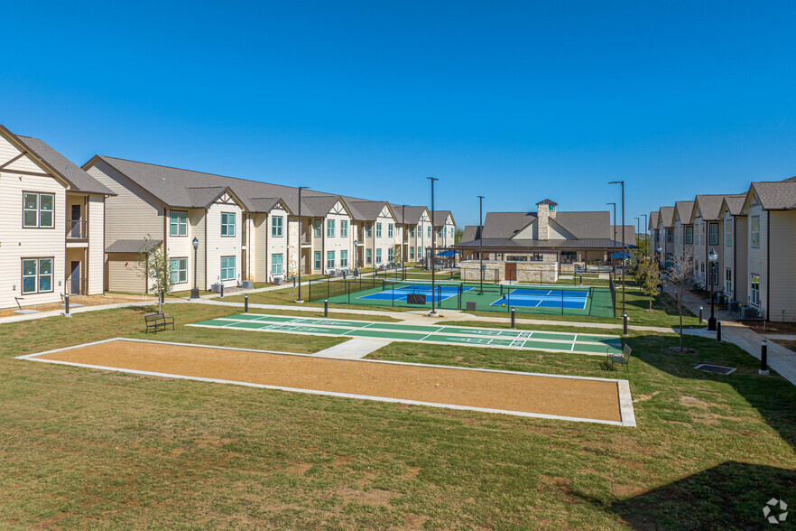 Pickle Ball, Shuffleboard, & Bocce Courts - Retreat at Krum - 55+ Active Adult Living