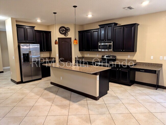 Building Photo - 5-Bedroom Home in Harmony